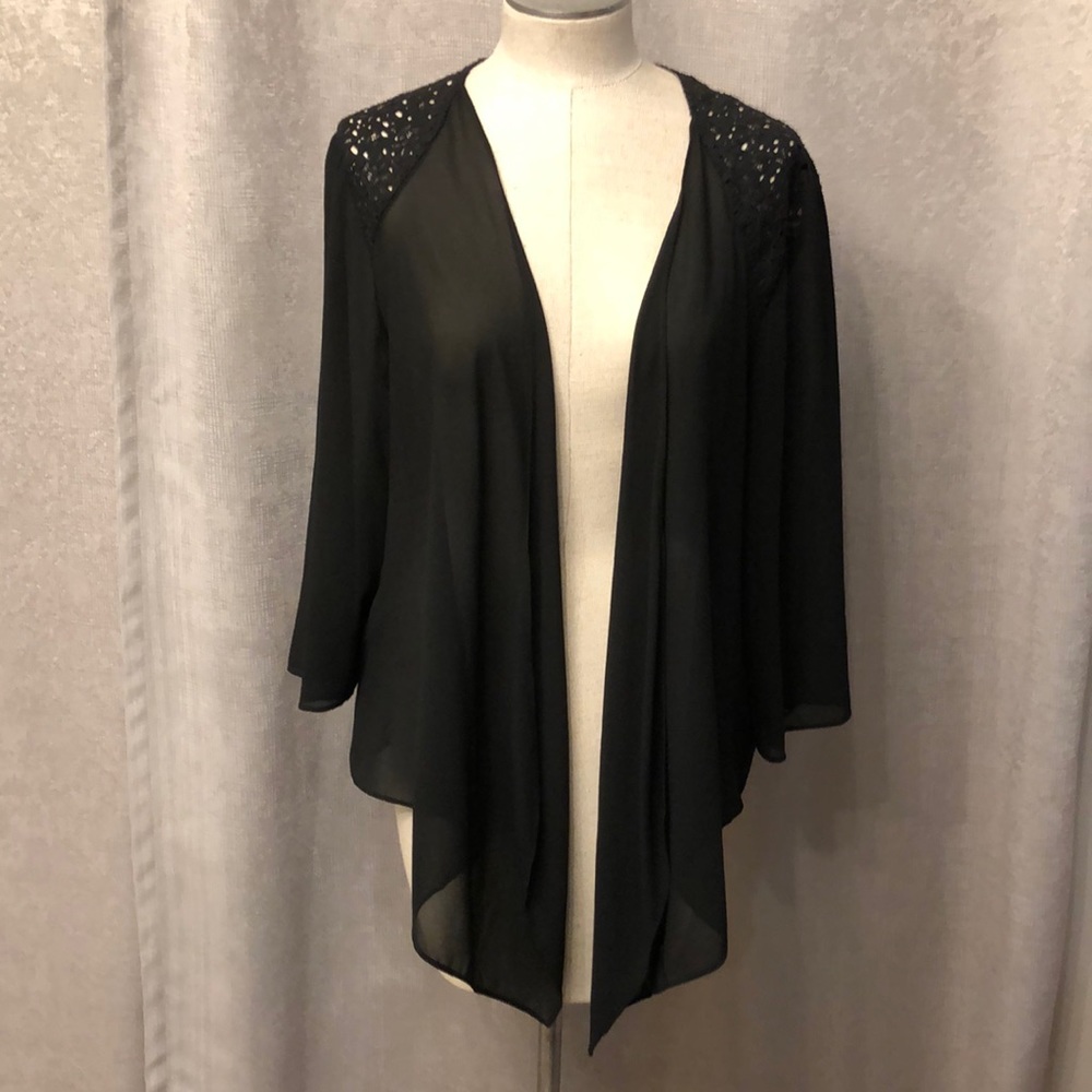Women’s BCBG Paris shawl. - Picture 1 of 6